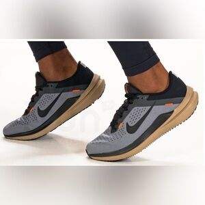 Nike Air Winflo Gray and Black Athletic Sneakers